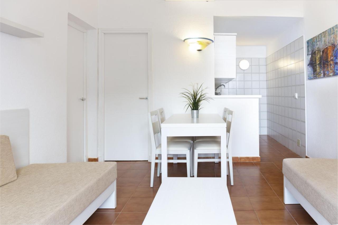 Aparthotel Flora Park Cala en Bosch Esterno foto
