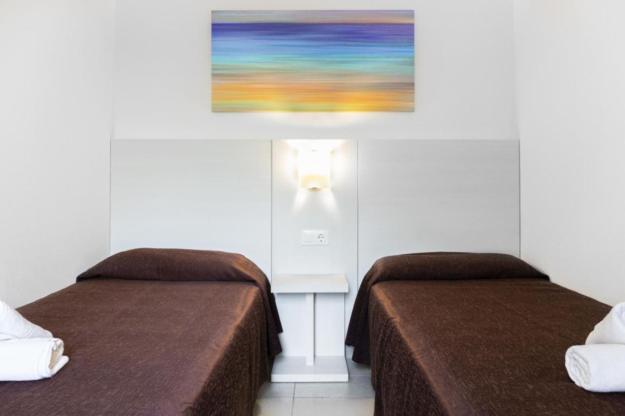 Aparthotel Flora Park Cala en Bosch Esterno foto
