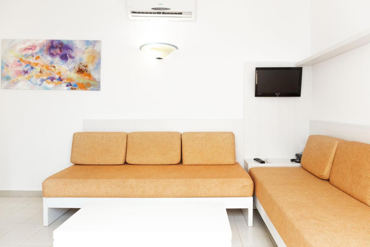 Aparthotel Flora Park Cala en Bosch Esterno foto