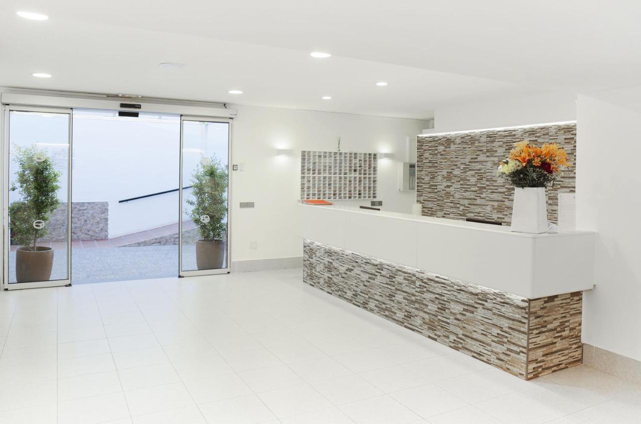 Aparthotel Flora Park Cala en Bosch Esterno foto