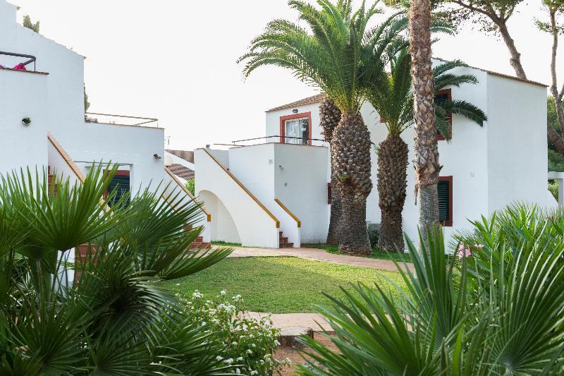Aparthotel Flora Park Cala en Bosch Esterno foto