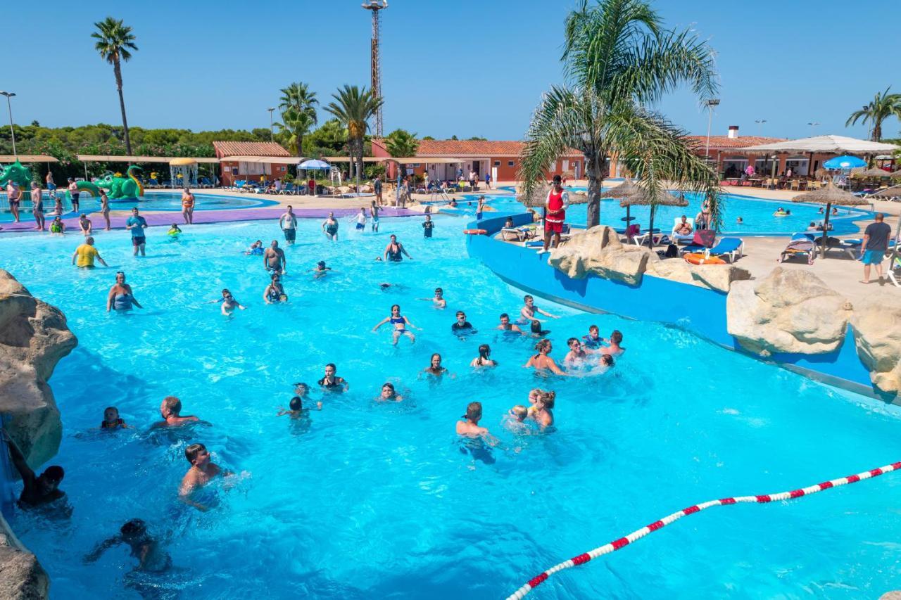 Aparthotel Flora Park Cala en Bosch Esterno foto